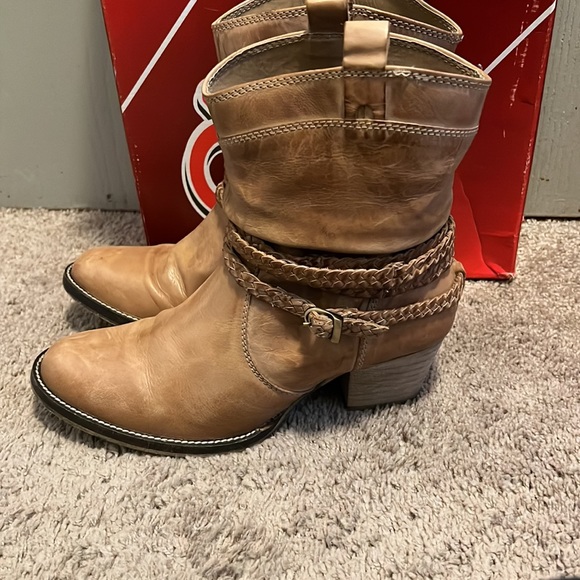 Dingo 7 Slouch with Straps Tan Booties size 9.5 - Picture 3 of 8